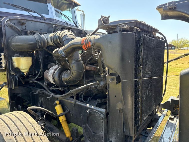 image for item FC4203 2000 Peterbilt 378 semi truck