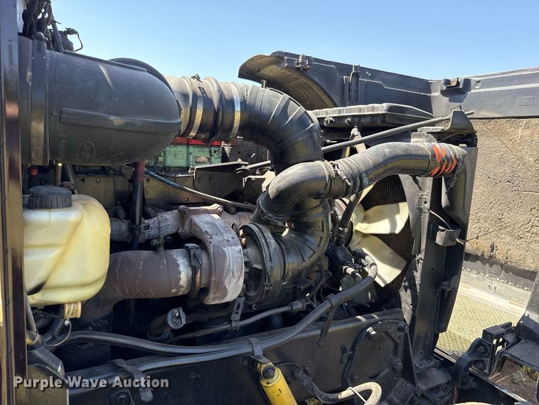 image for item FC4203 2000 Peterbilt 378 semi truck
