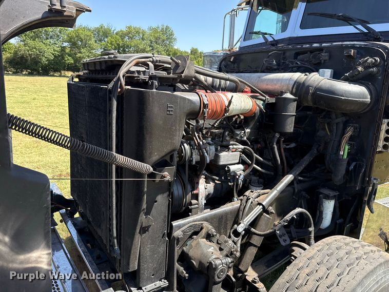 image for item FC4203 2000 Peterbilt 378 semi truck