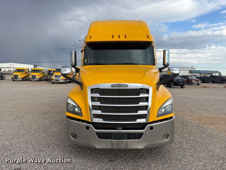 image for item FC4227 2021 Freightliner Cascadia 126 semi truck