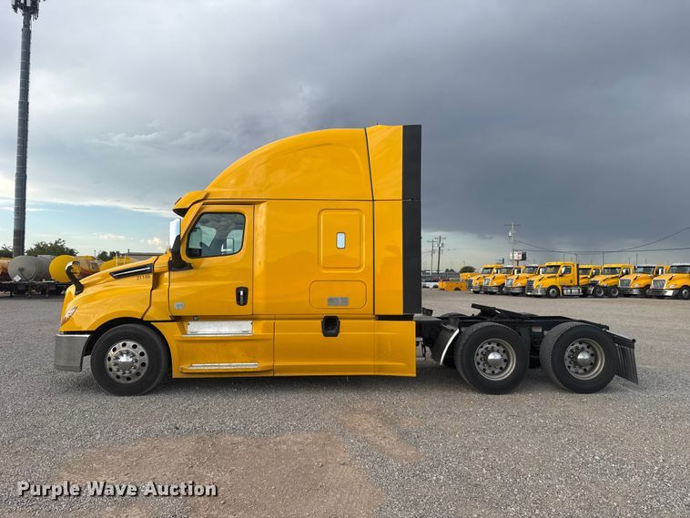image for item FC4227 2021 Freightliner Cascadia 126 semi truck