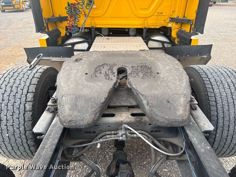 image for item FC4227 2021 Freightliner Cascadia 126 semi truck