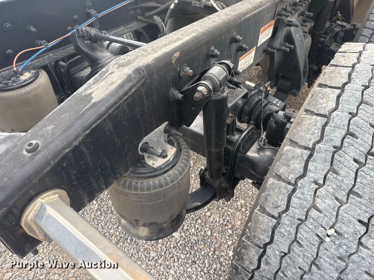 image for item FC4227 2021 Freightliner Cascadia 126 semi truck