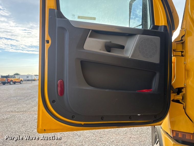 image for item FC4227 2021 Freightliner Cascadia 126 semi truck