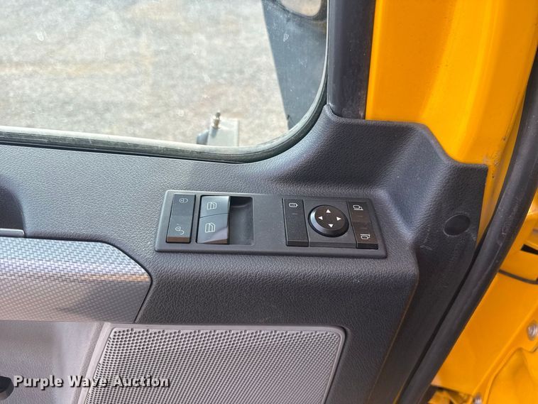 image for item FC4227 2021 Freightliner Cascadia 126 semi truck