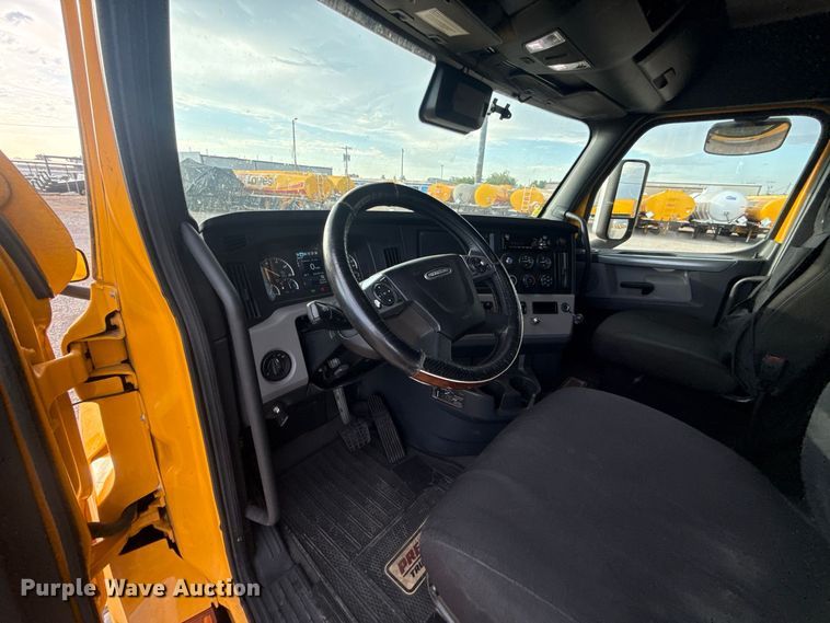 image for item FC4227 2021 Freightliner Cascadia 126 semi truck