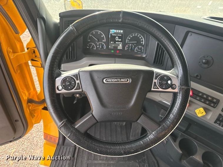 image for item FC4227 2021 Freightliner Cascadia 126 semi truck