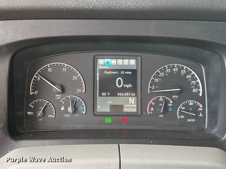 image for item FC4227 2021 Freightliner Cascadia 126 semi truck
