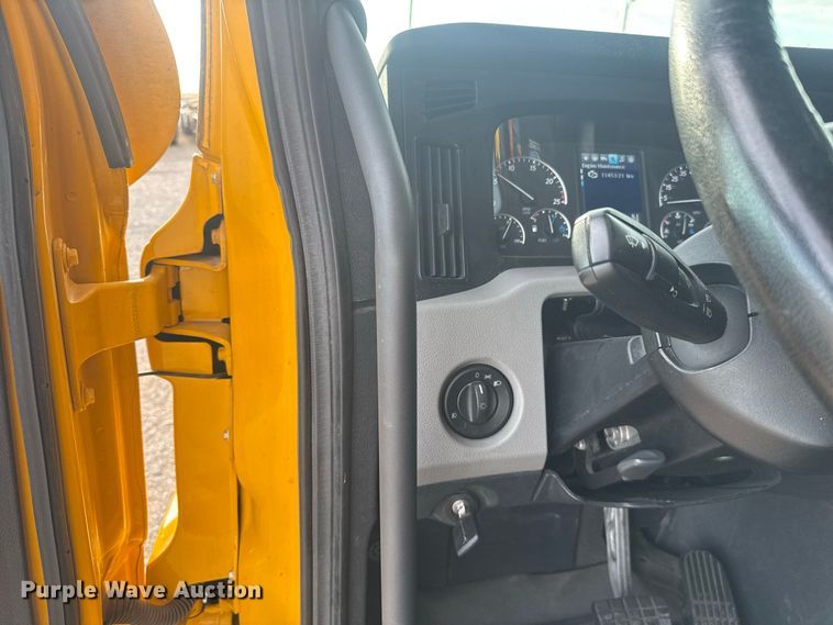 image for item FC4227 2021 Freightliner Cascadia 126 semi truck
