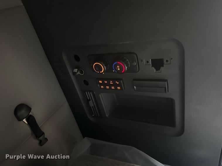 image for item FC4227 2021 Freightliner Cascadia 126 semi truck