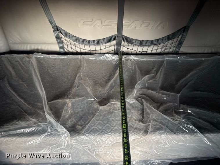 image for item FC4227 2021 Freightliner Cascadia 126 semi truck