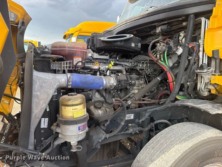 image for item FC4227 2021 Freightliner Cascadia 126 semi truck