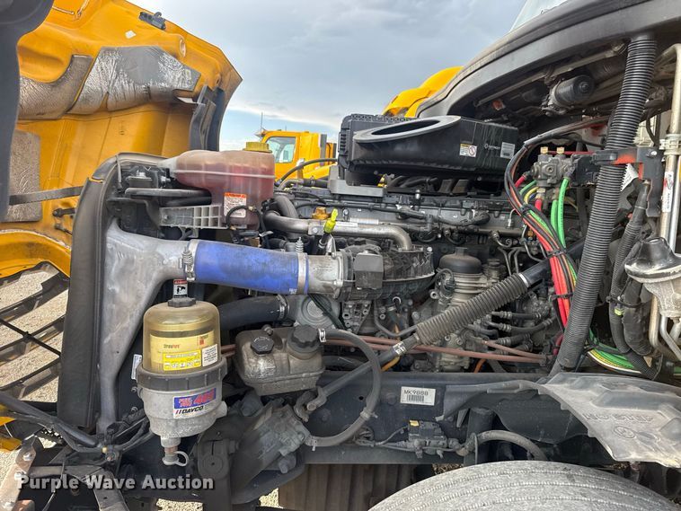 image for item FC4227 2021 Freightliner Cascadia 126 semi truck