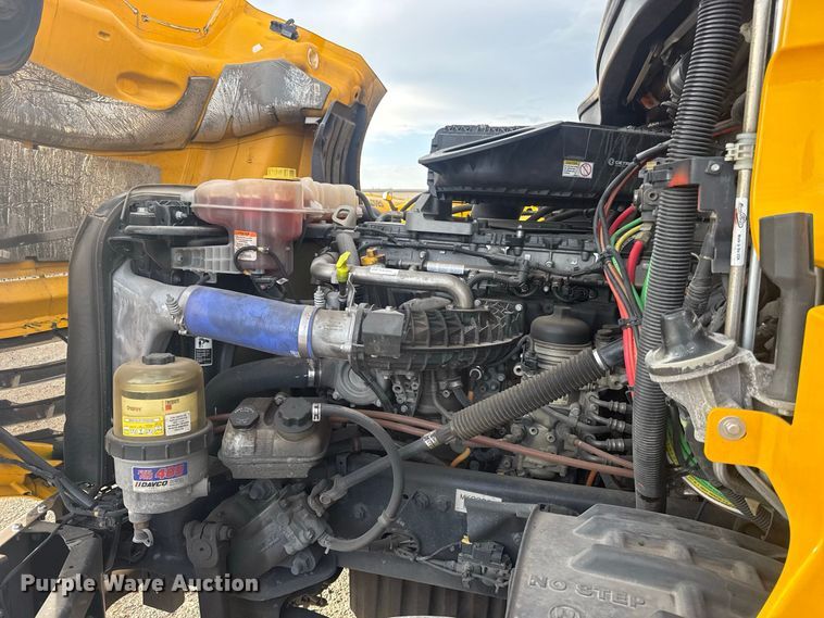 image for item FC4227 2021 Freightliner Cascadia 126 semi truck