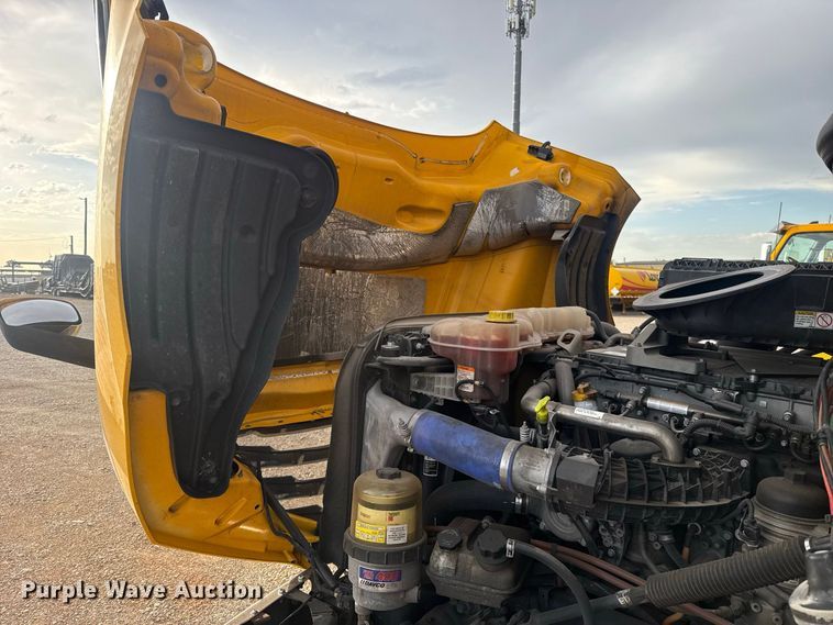 image for item FC4227 2021 Freightliner Cascadia 126 semi truck