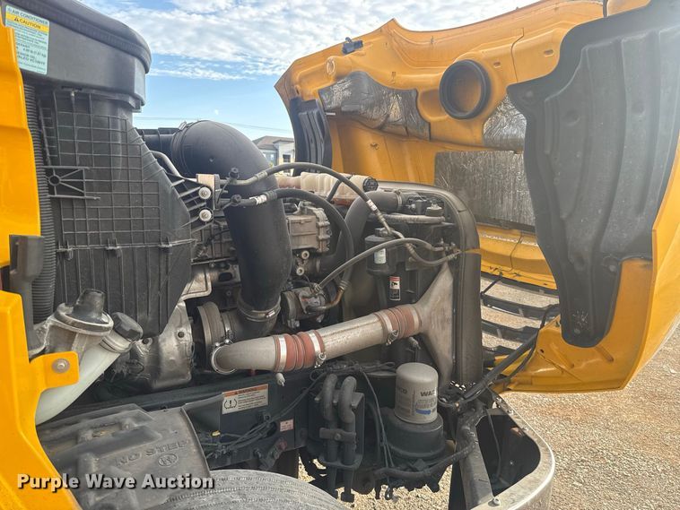 image for item FC4227 2021 Freightliner Cascadia 126 semi truck