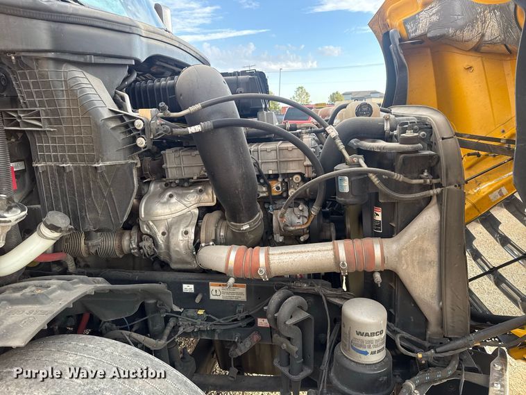 image for item FC4227 2021 Freightliner Cascadia 126 semi truck