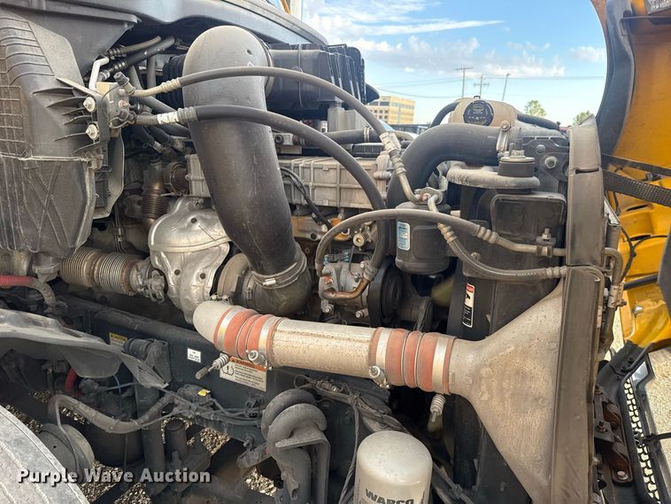 image for item FC4227 2021 Freightliner Cascadia 126 semi truck
