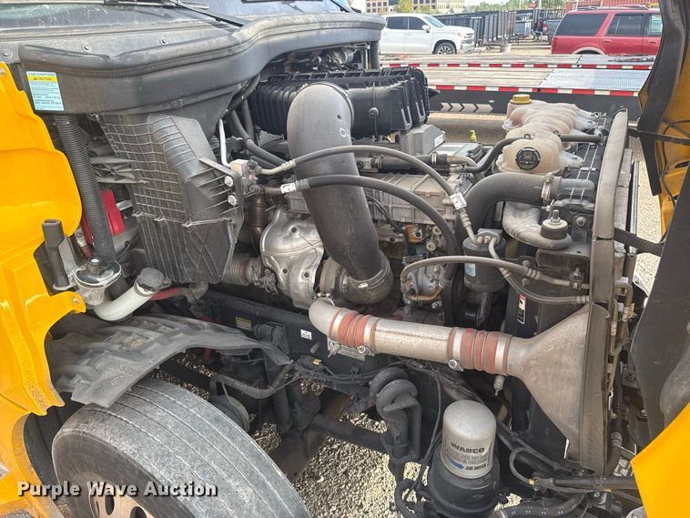 image for item FC4227 2021 Freightliner Cascadia 126 semi truck