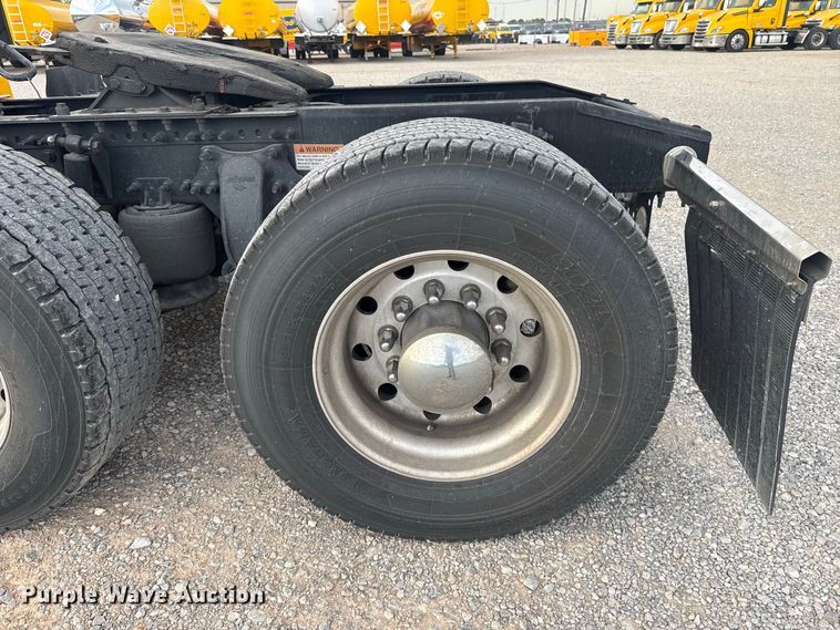 image for item FC4227 2021 Freightliner Cascadia 126 semi truck