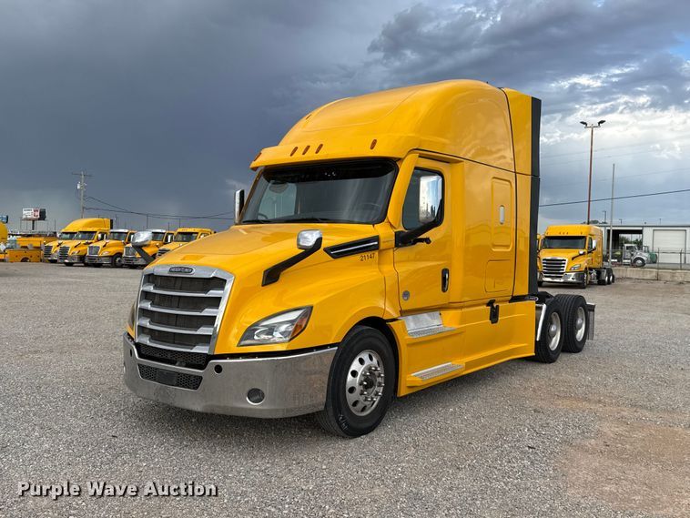 image for item FC4228 2021 Freightliner Cascadia 126 semi truck