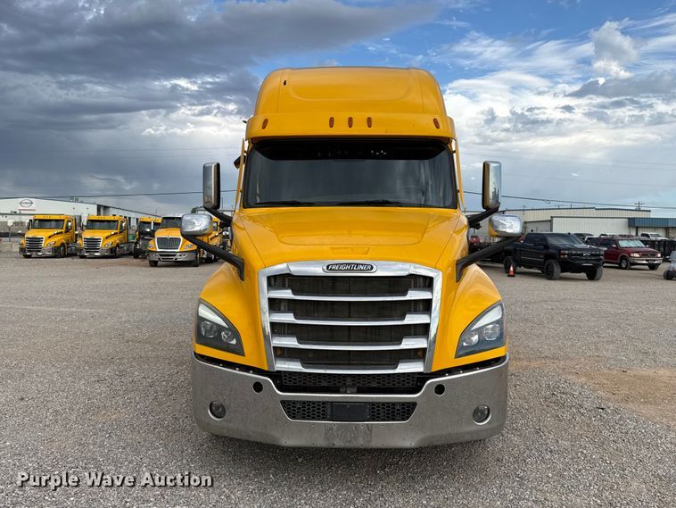 image for item FC4228 2021 Freightliner Cascadia 126 semi truck