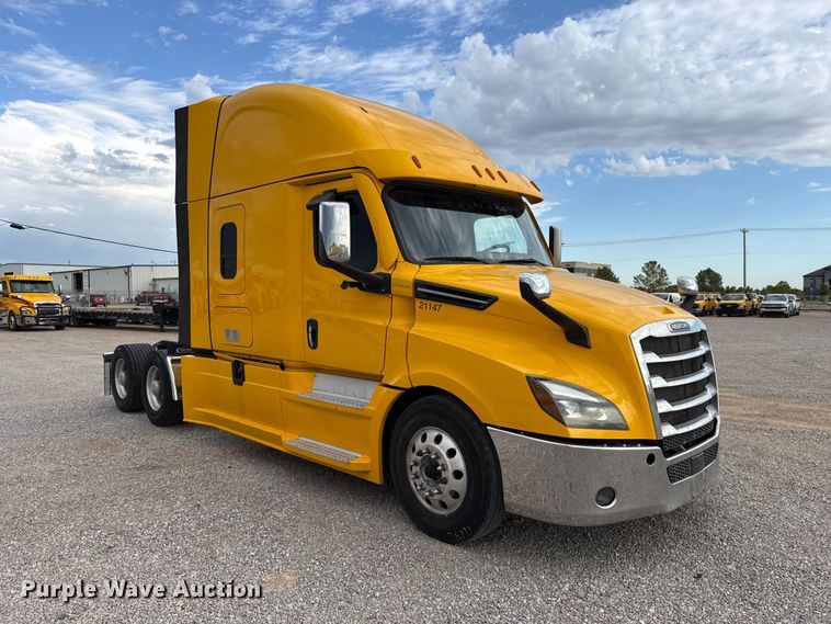 image for item FC4228 2021 Freightliner Cascadia 126 semi truck
