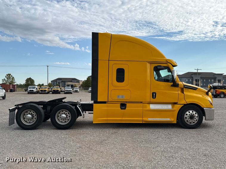 image for item FC4228 2021 Freightliner Cascadia 126 semi truck