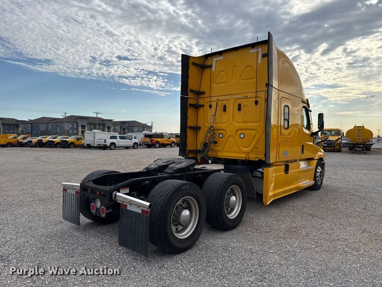 image for item FC4228 2021 Freightliner Cascadia 126 semi truck