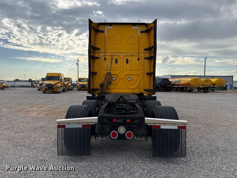 image for item FC4228 2021 Freightliner Cascadia 126 semi truck