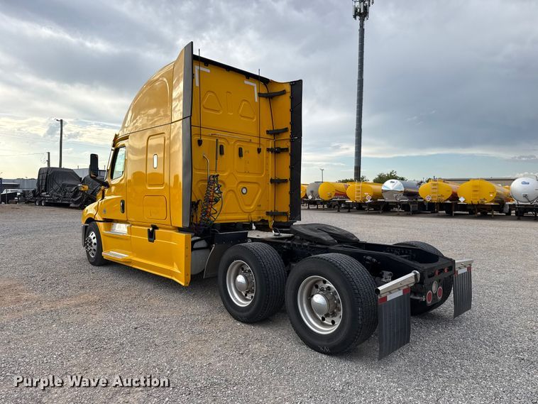image for item FC4228 2021 Freightliner Cascadia 126 semi truck