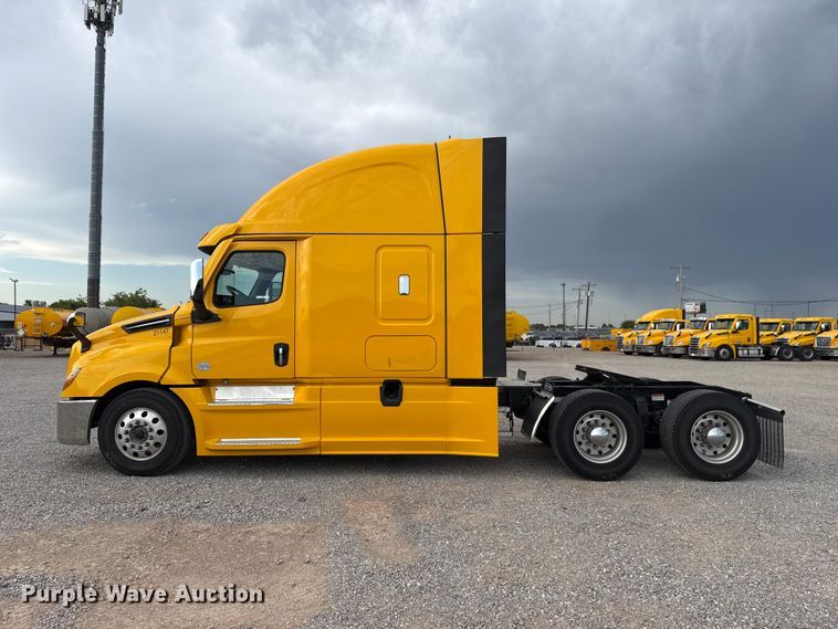 image for item FC4228 2021 Freightliner Cascadia 126 semi truck