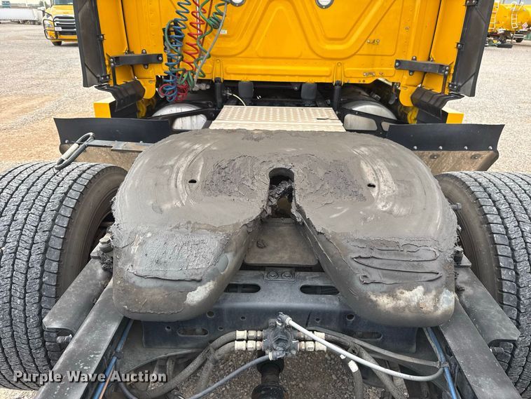 image for item FC4228 2021 Freightliner Cascadia 126 semi truck