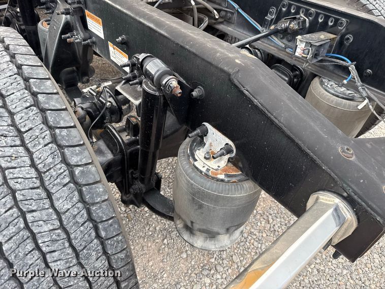 image for item FC4228 2021 Freightliner Cascadia 126 semi truck