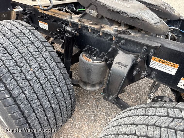 image for item FC4228 2021 Freightliner Cascadia 126 semi truck