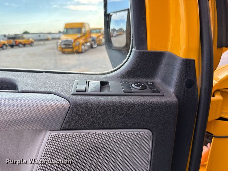 image for item FC4228 2021 Freightliner Cascadia 126 semi truck