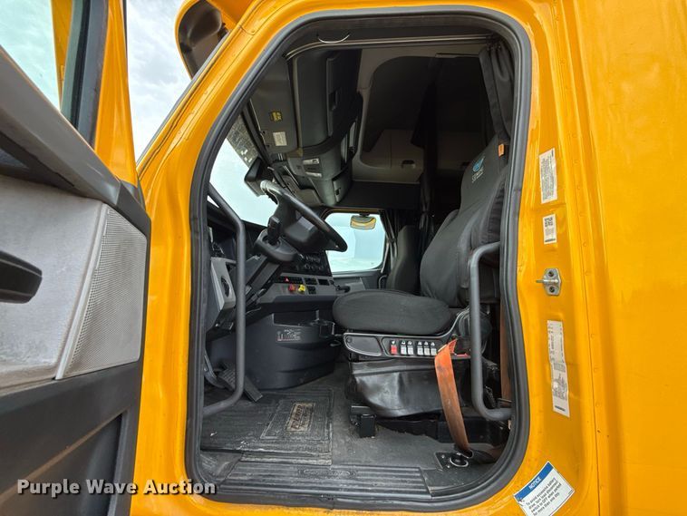 image for item FC4228 2021 Freightliner Cascadia 126 semi truck