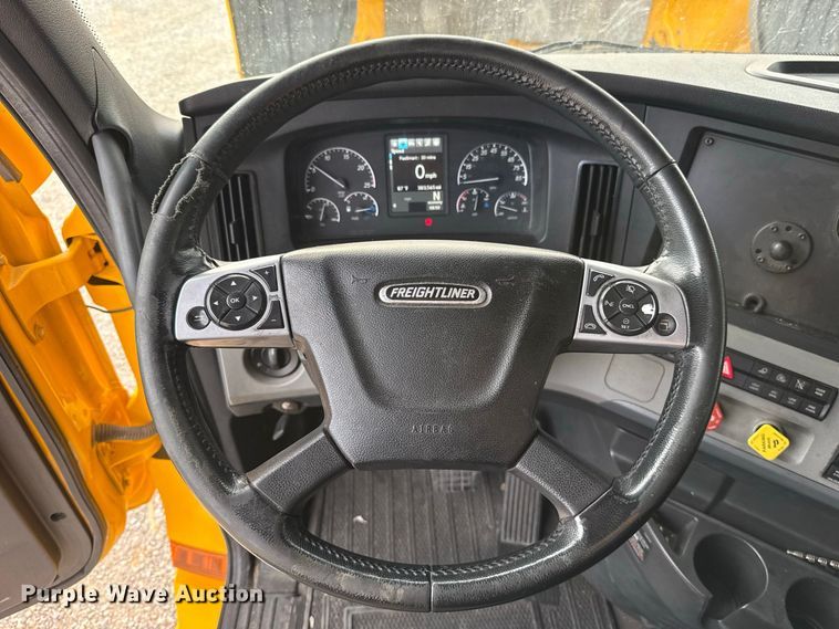 image for item FC4228 2021 Freightliner Cascadia 126 semi truck