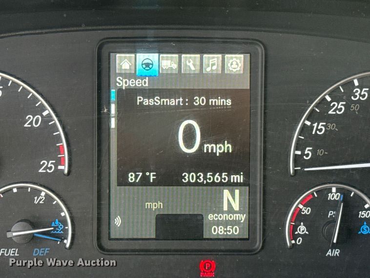 image for item FC4228 2021 Freightliner Cascadia 126 semi truck