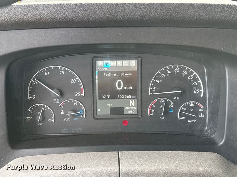 image for item FC4228 2021 Freightliner Cascadia 126 semi truck
