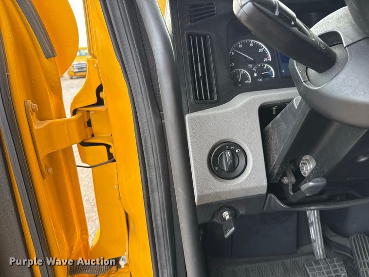 image for item FC4228 2021 Freightliner Cascadia 126 semi truck
