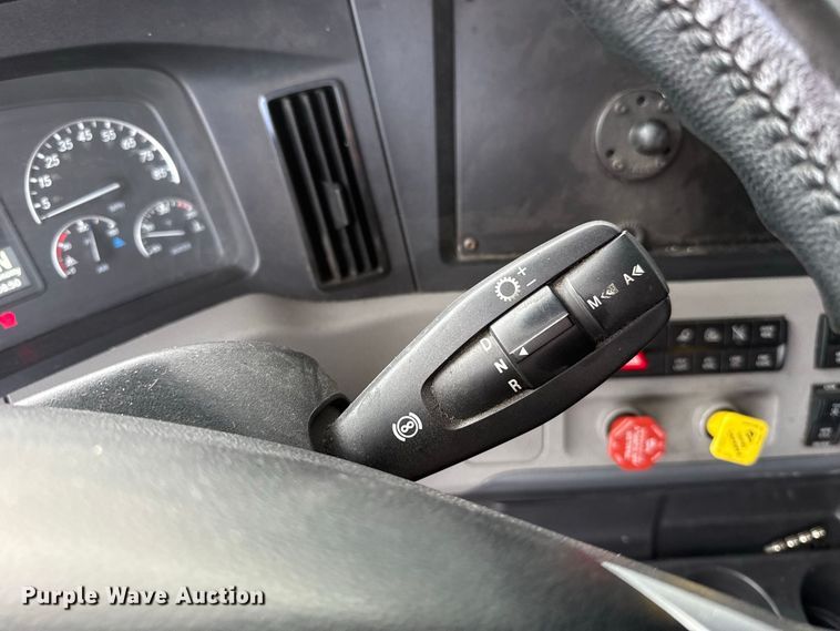 image for item FC4228 2021 Freightliner Cascadia 126 semi truck