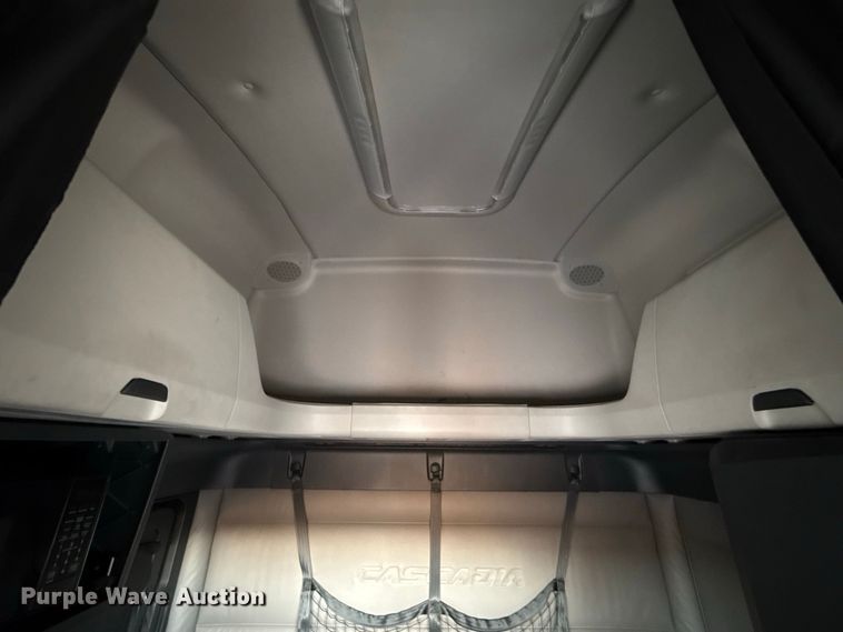 image for item FC4228 2021 Freightliner Cascadia 126 semi truck