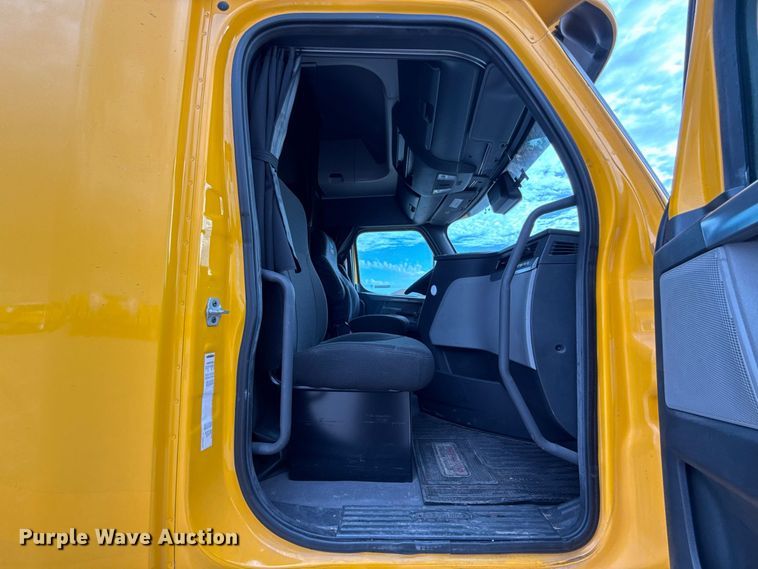 image for item FC4228 2021 Freightliner Cascadia 126 semi truck
