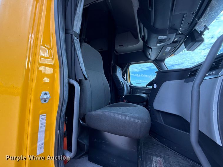 image for item FC4228 2021 Freightliner Cascadia 126 semi truck
