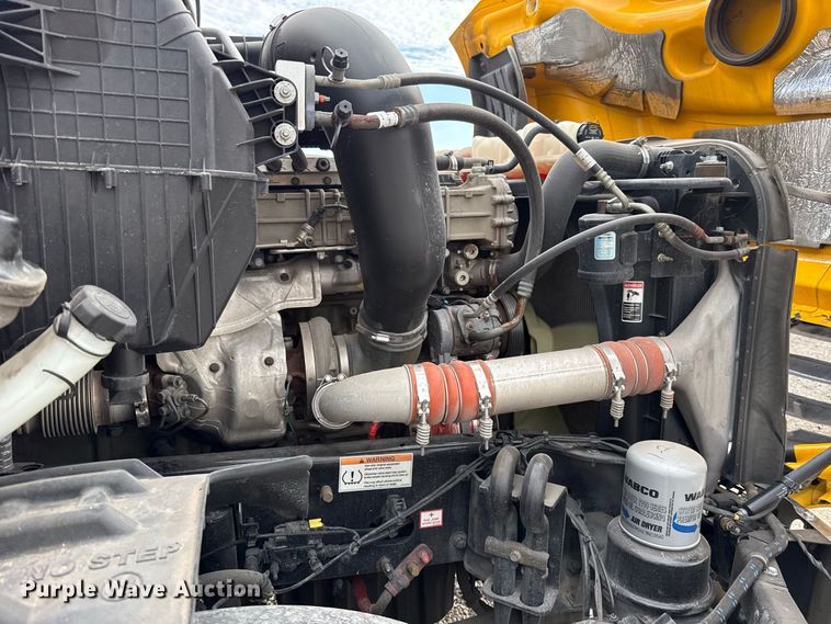 image for item FC4228 2021 Freightliner Cascadia 126 semi truck