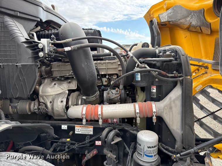 image for item FC4228 2021 Freightliner Cascadia 126 semi truck