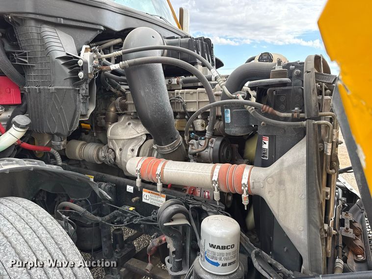 image for item FC4228 2021 Freightliner Cascadia 126 semi truck