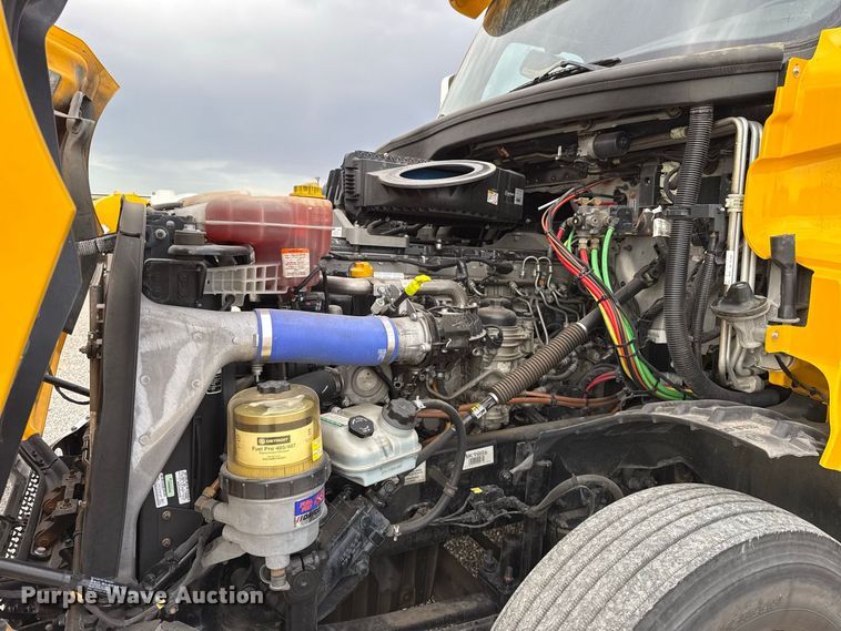 image for item FC4228 2021 Freightliner Cascadia 126 semi truck