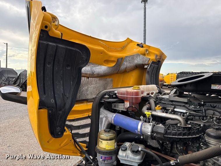 image for item FC4228 2021 Freightliner Cascadia 126 semi truck